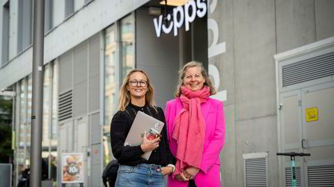 Vipps er i en posisjon hvor ny funksjonalitet potensielt spiser opp kontaktflatene eierbankene har mot sine kunder, skriver Leonard Kongshavn og Marius Hauken i innlegget. Vipps-lederne Elisabeth Haug og Berit Svendsen fortalte om selskapets mobilsatsing i DN 20. oktober.