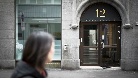 Toppene i Comex Markets solgte egne aksjer til kunder godt opp i årene til massiv overpris, ifølge Finanstilsynet. Nå er selskapet slått konkurs. Selskapet holdt til i disse lokalene i Kongens gate 12 i Oslo sentrum.
