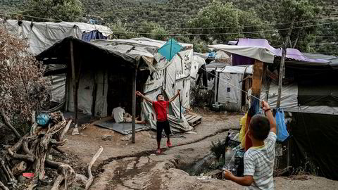 Morialeiren på Lesbos: Hellas har blitt sittende med Svarteper når Europa mangler politisk vilje og evne til å håndtere 20.000 asylsøkere strandet på en gresk øy, skriver artikkelforfatterne.