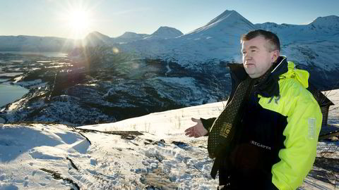 Ordfører Dan-Håvard Johnsen i Lyngen kommune vil legge ned Opplysningsvesenets fond, som eier «halve sentrum» av kommunesenteret Lyngseidet nede i dalen.