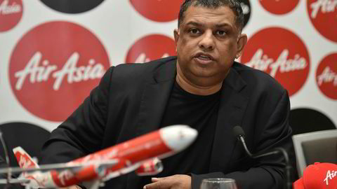 Den farverike grunnleggeren av AirAsia, Tony Fernandes, trakk seg som konsernsjef for flyselskapet tidligere i år i forbindelse med en korrupsjonsetterforskning. Nå kan livsverket kollapse.