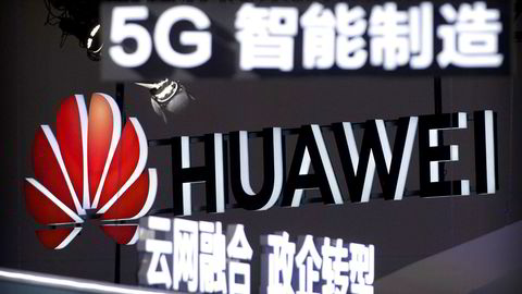 Huawei har solgt 185 millioner smarttelefoner hittil i år. Dette er en økning på 26 prosent sammenlignet med de tre første kvartalene i fjor. Omsetningen har økt til tross for økonomiske sanksjoner og utestengelse fra viktige markeder.