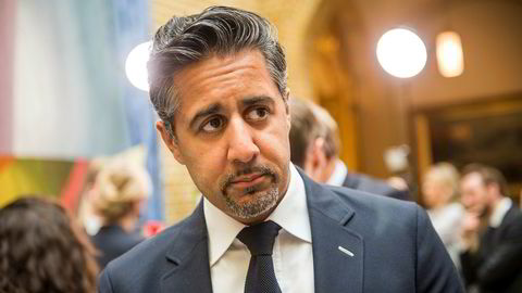 Abid Raja (V) er kritisk til at Finansdepartementet ikke ga Silver Pensjonsforsikring utsatt frist for å oppfylle kapitalkravet, og ber settestatsråd Sylvi Listhaug forklare hvilke konsekvenser en utsatt frist ville hatt for staten, selskapet og selskapets kunder.