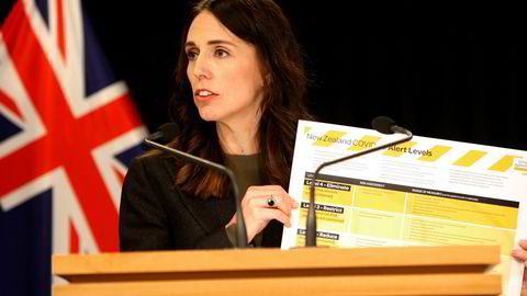 New Zealands statsminister Jacinda Ardern innførte onsdag unntakstilstand etter at antallet koronasmittede i landet passerte 205 bekreftede tilfeller. Allerede mandag varslet statslederen en full lukking av samfunnet, noe som ble gjentatt etter nye smittetall onsdag