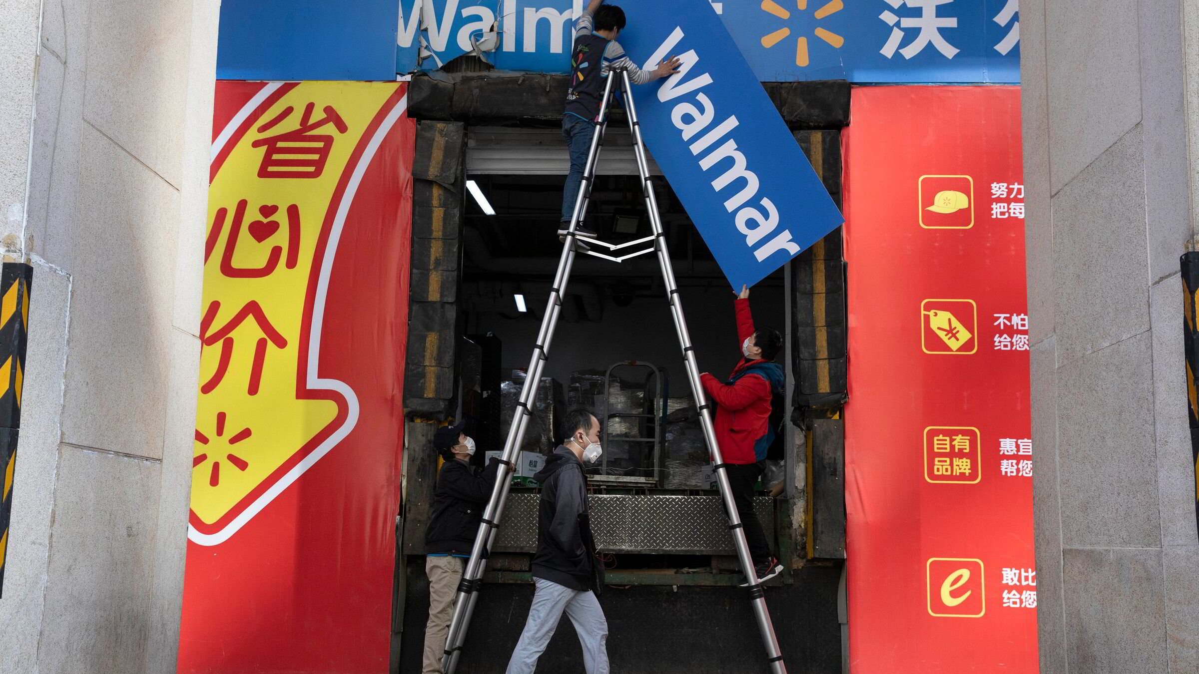 Walmart i hardt vær i Kina – beskyldes for å velte tollsatser over på leverandører