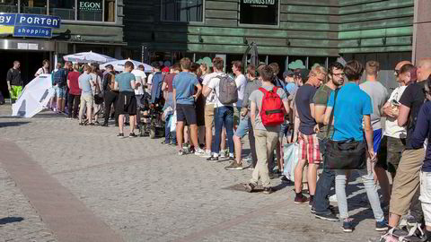 Det var kø utenfor Telias butikk på Byporten i Oslo før salget av OnePlus 6 åpnet tirsdag.