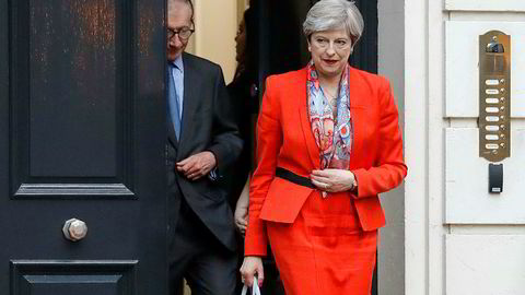 Statsminister Theresa May er hardt presset etter et dårlig valg for De konservative.