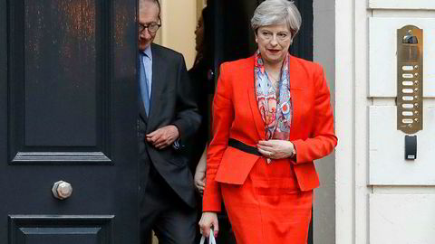 Statsminister Theresa May er hardt presset etter et dårlig valg for De konservative.