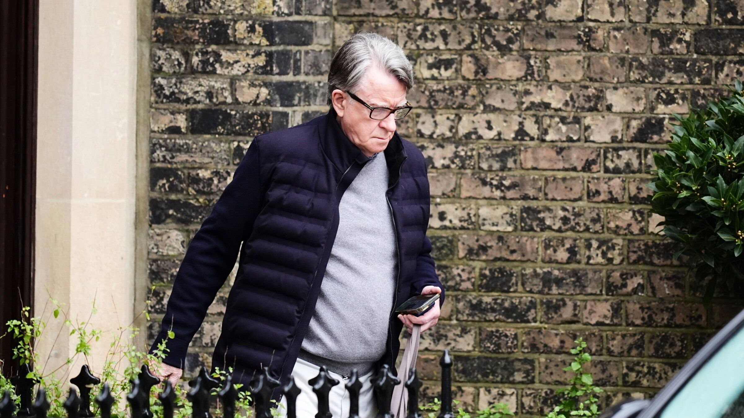 Storbritannias tidligere USA-ambassadør Peter Mandelson pågrepet