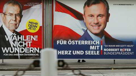 Valgplakater pryder en gate i Wien. Til venstre Alexander Van der Bellen, som tidligere ledet De grønne. Han har valgoppropet: «Stem! Ikke bli overrasket!». Til høyre Norbert Hofer fra FPÖ, som bruker slagordet «For Østerrike med hjerte og sjel».