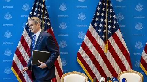 USAs finansminister Scott Bessent sier de vil fortsette å se om de kan få trukket tilbake Harvards fritak fra skatt.