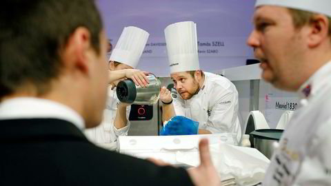 Christopher William Davidsen forbereder måltidet som sikret Norge sølv i Bocuse d'Or.