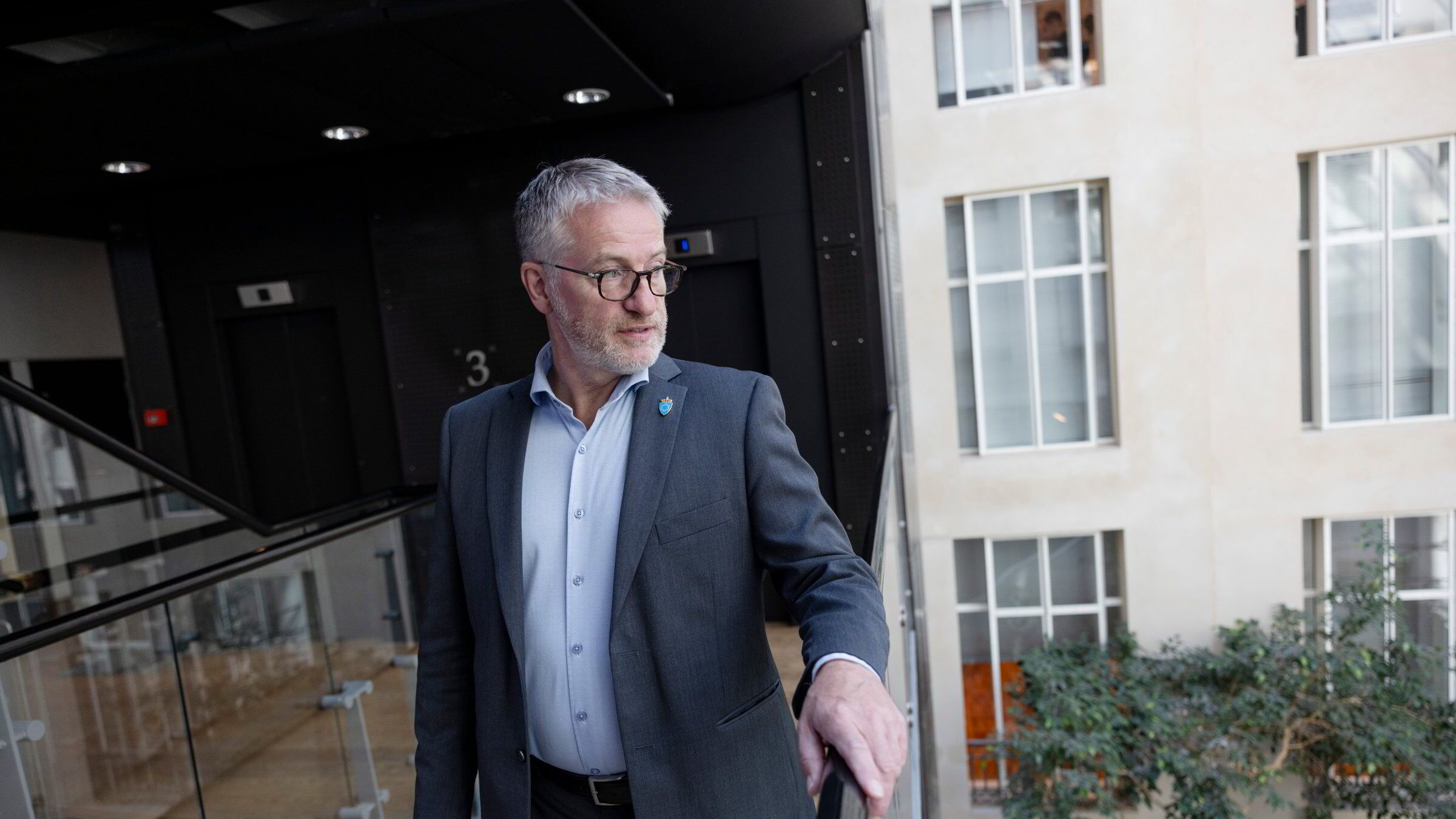 Omplasserer sjefen for Forsvarsbygg etter overskridelser