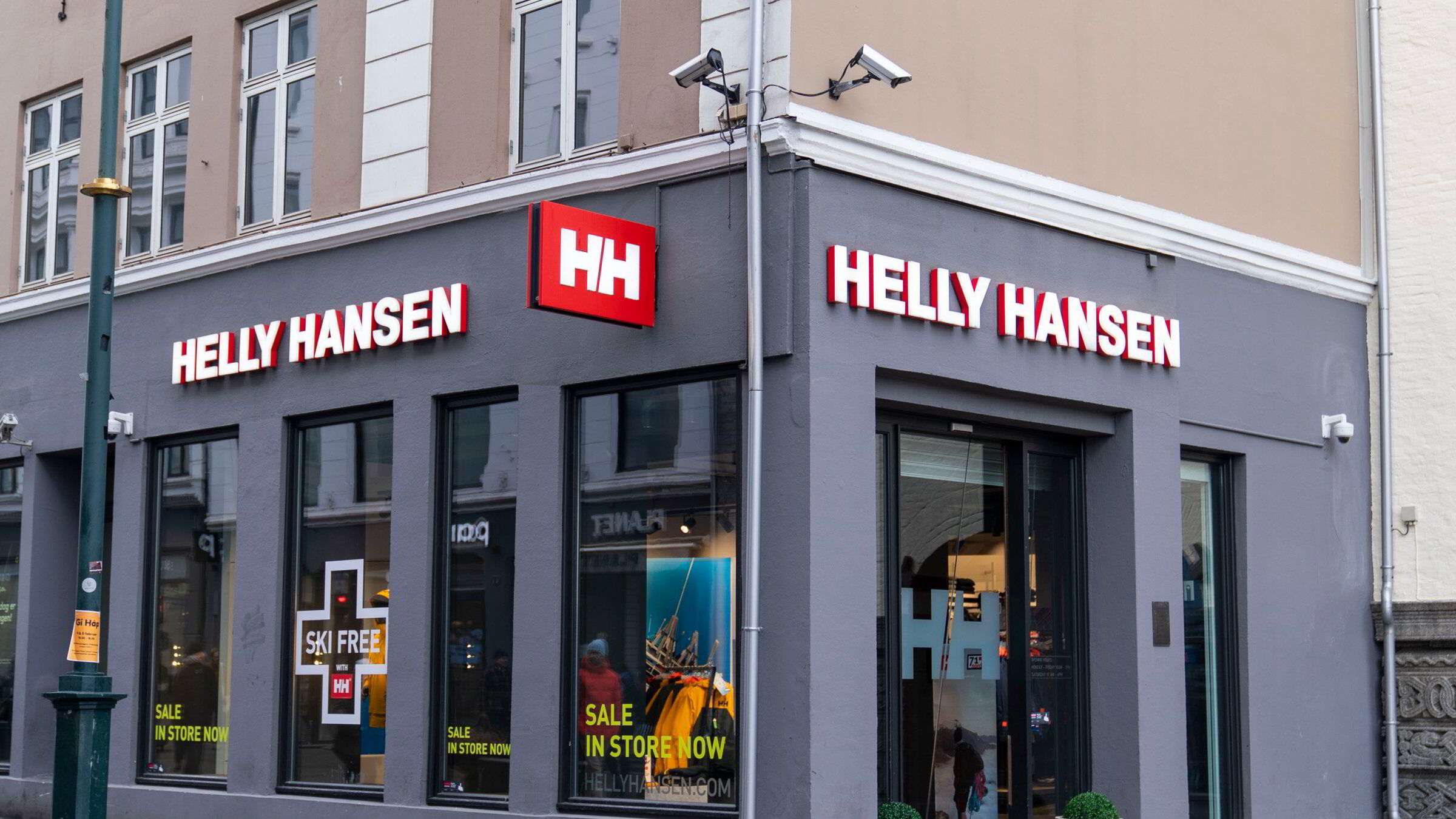 Helly Hansen selges for ti mrd. kroner