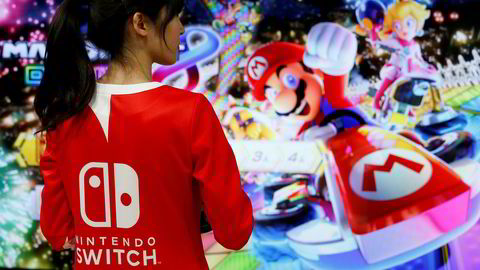 Nintendo vil bruke et sjansespill til å få spillerne til å bruke ekte penger i sitt nyeste mobilspill Fire Emblem Heroes. Her fra lanseringen av Nintendos nye spillkonsoll Switch.