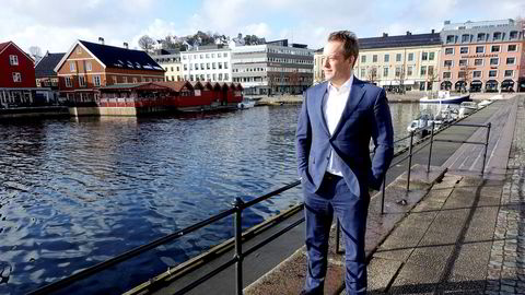 Ørjan Svanevik, administrerende direktør i Arendals Fossekompani, utenfor selskapets kontorer i Pollen i Arendal.