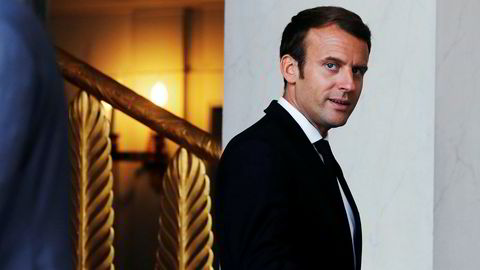 Frankrikes president Emmanuel Macron tilbyr Iraks statsminister Haider al-Abadi å roe ned stemningen mellom irakiske kurdere og Irak.
