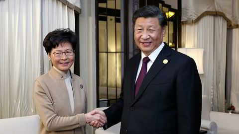 Hong Kongs omstridte leder Carrie Lam har full støtte fra Kinas president  Xi Jinping.