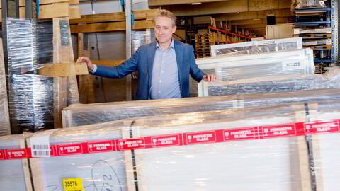 Ferd-eide Mestergruppen er inne på flere nivåer i byggebransjen som nå rammes av langvarig nedtur. Her er konsernsjef Mikkel Sandvik i ett av byggevarehusene på Alna i Oslo.