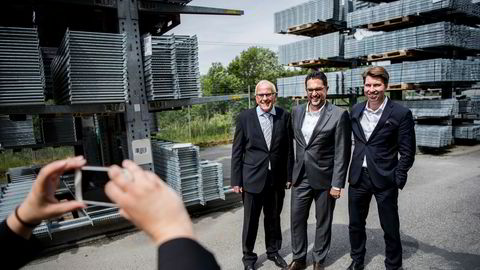 Hiltis Matthias Gillner (fra høyre), Marcus Bergloo-Plantoo fra PE-fondet Segulah og gründer Gunstein Austigard er strålende fornøyd med milliardtransaksjonen.