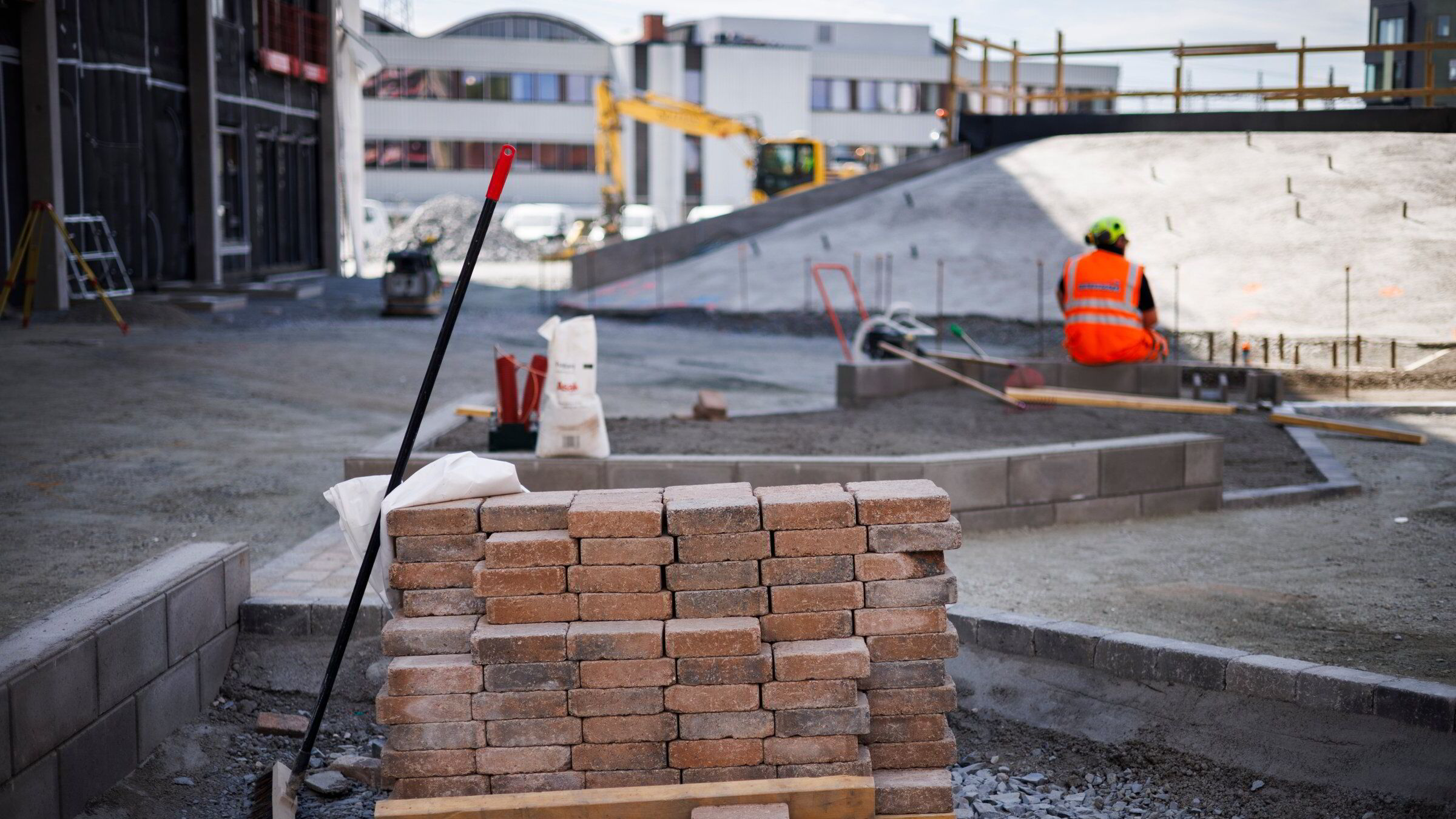 For dyrt å bygge, for dyrt å kjøpe