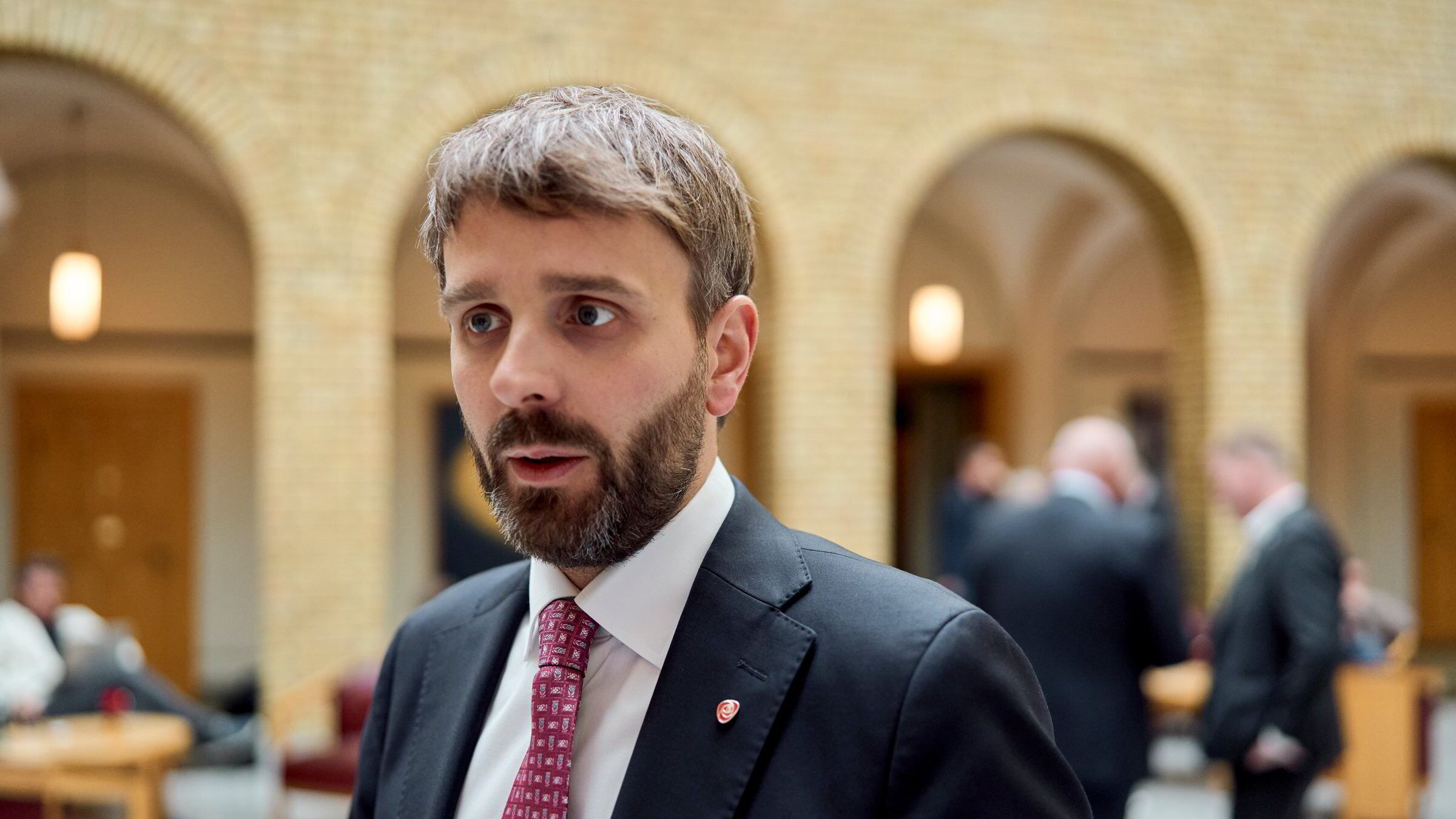 Store penger bak anonym trollkonto: – Skremmende, sier Ap-nestleder Jan Christian Vestre