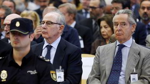 Rodrigo Rato, tidligere IMF-sjef og toppleder i den spanske storbanken Bankia (t.v.) og tidligere styreleder Miguel Blesa i Caja Madrid da rettssaken startet i september i fjor.