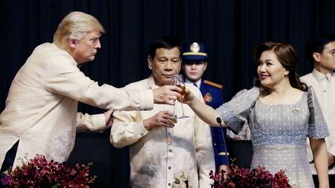 Søndag kom president Donald Trump til Filippinene der han ble tatt imot av president Rodrigo Duterte og hans kone Honeylet Avanceña. Foto: Athit Perawongmehta/AFP/NTB Scanpix