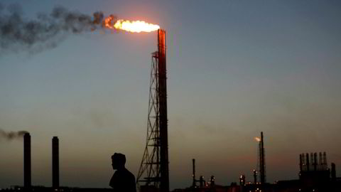 Usikkerheten i oljemarkedet øker i forkant av oljetoppmøtet i Opec onsdag. Her fra Cardon refinery, i Punto Fijo, Venezuela,