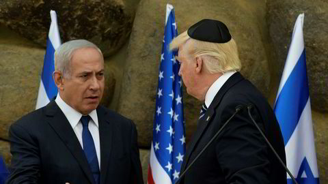 Israels statsminister hilser på USA-president Donald Trump i Jerusalem tirsdag.