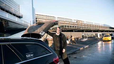 ​ Taxiselskapet Topcab i Stockholm har spesialisert seg på et dyrere segmentet enn andre konkurrenter og sjåfør Joakim Thorild har faste kunder i næringslivet. – De forteller om en mer positiv stemning, sier han.