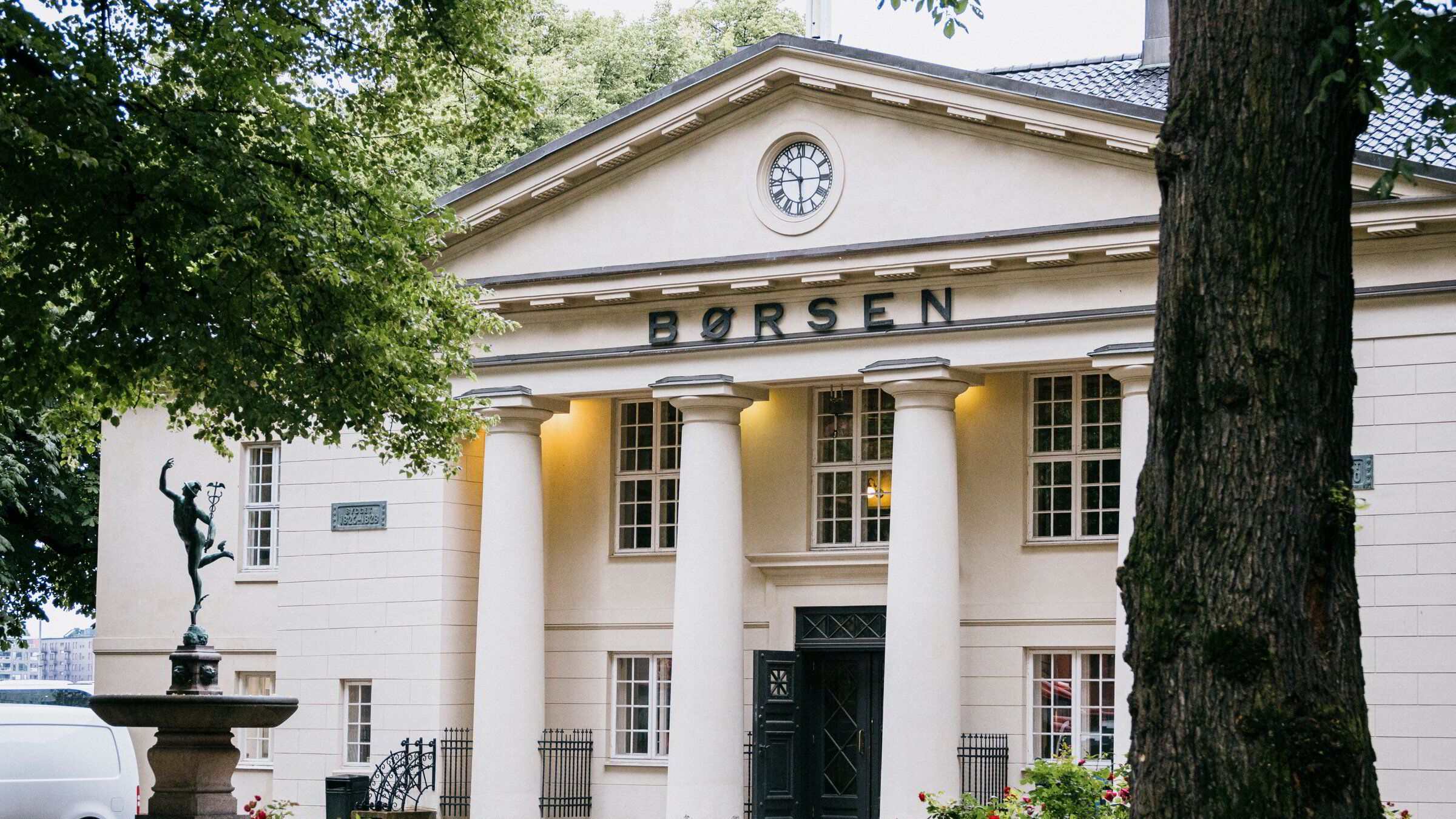Oslo Børs steg – flere kursras preget fredagen