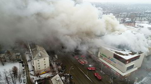 Mange har omkommet og mange er savnet i brannen i kjøpesenteret i byen Kemerovo i Sibir.