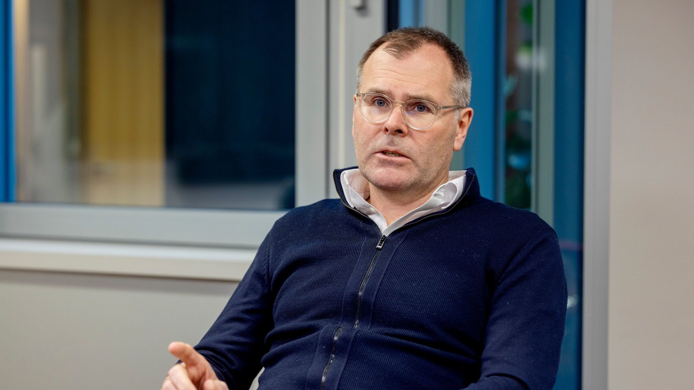 Tor Svelland kupper hele emisjonen – dette stinker dyp mistillit