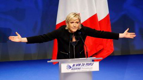 Frankrikes presidentkandidat fra ytre høyre, Marine Le Pen, la frem sitt valgprogram søndag.