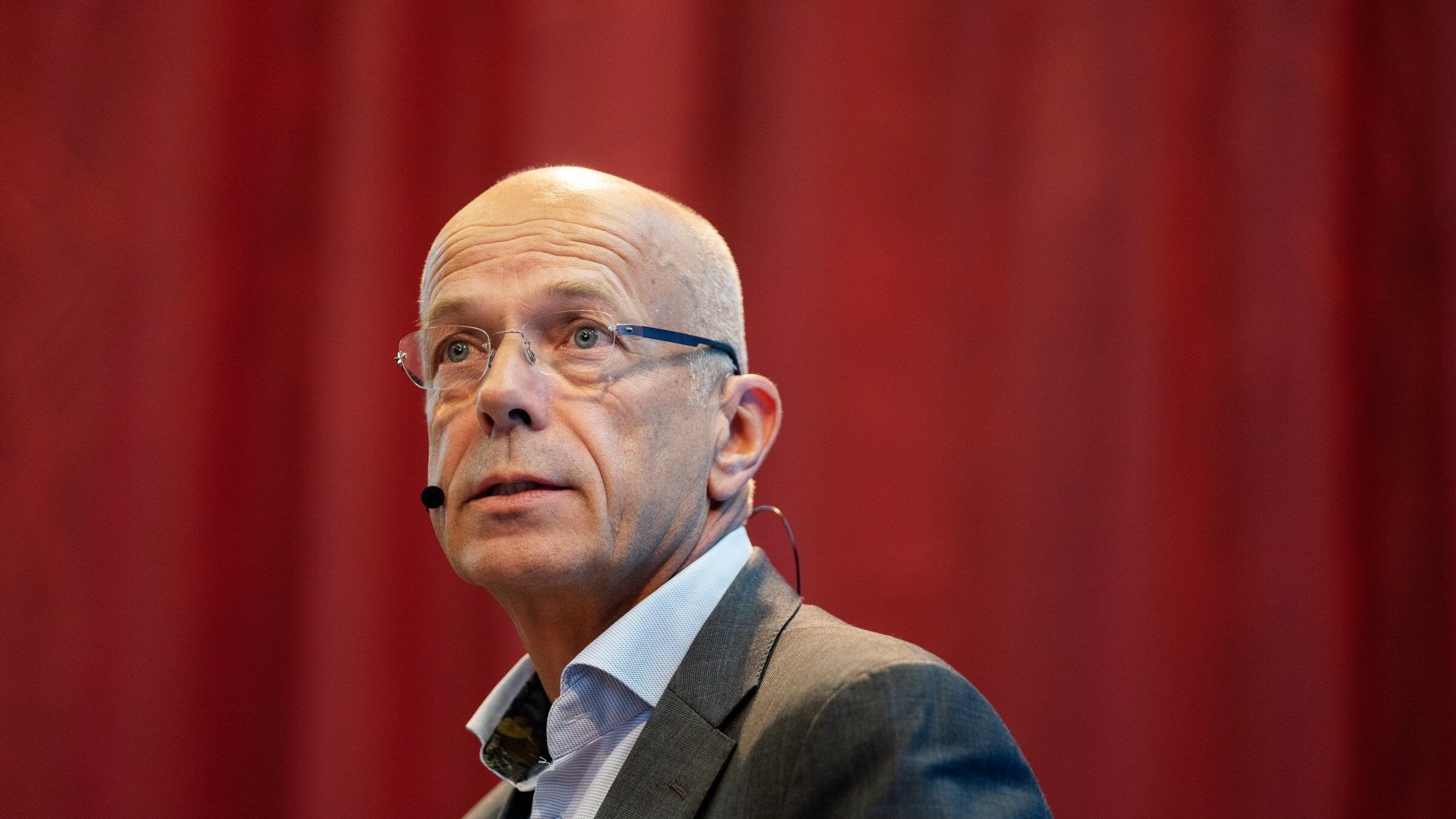 Elkem skal redusere arbeidsstokken med ti prosent