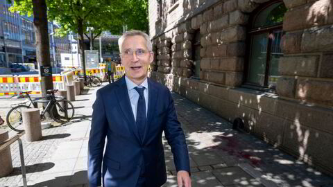 Jens Stoltenberg husker godt hva han skrev om det miljøindustrielle kompleks i selvbiografien da han trodde han var ute av norsk politikk. Nå må han som finansminister forsvare dyre klimatiltak fra Støre-regjeringen, men bare delvis.