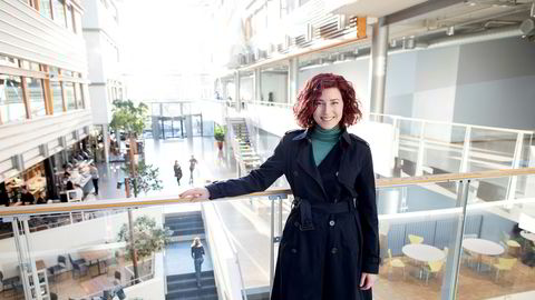 Maria Jansen Garø (25) er nyansatt siviløkonom i Storebrand, her er hun fotografert under et besøk på BI.