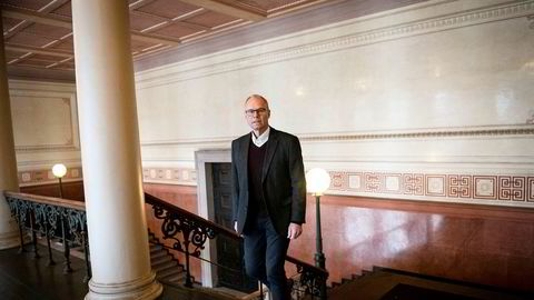 Jusprofessor og ekspert i forvaltningsrett, Hans Petter Graver, mener utlendingsmyndighetene nå må undersøke hundrevis av avslag på familiegjenforening for ektefeller.