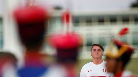 Brasils president Jair Bolsonaro sportslig antrukket utenfor presidentpalasset Alvorada i hovedstaden Brasília denne uken.