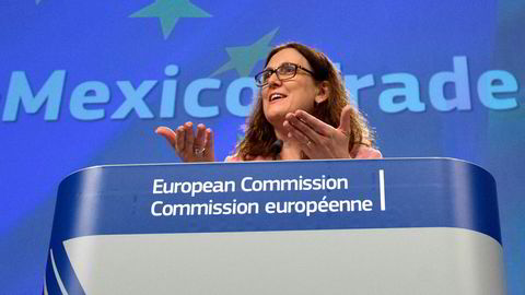 EUs handelssjef Cecilia Malmström åpnet for en avgrenset spesialavtale med USA for å slippe unna den nye importtollen på stål og aluminium.