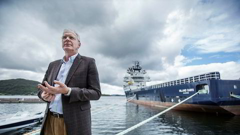 Finansdirektør Henning Sundet i Island Offshore. «Island Dawn» i bakgrunnen er lagt i opplag.