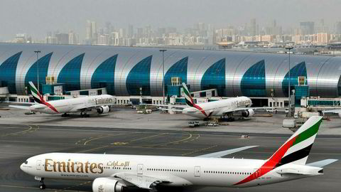 Emirates group vurderer å kutte 30.000 jobber. Bildet er tatt ved flyplassen i Dubai 2017.