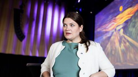 Næringsminister Cecilie Myrseth (Ap) stemmer for lederlønnsrapporten i Kongsberggruppen til tross for at bonusordningen bryter med statens retningslinjer.