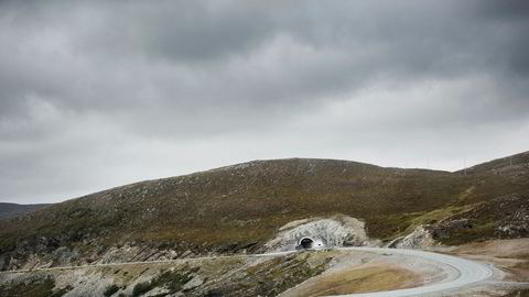 Hvis fraflytningen fortsetter vil dette lokalsamfunnet forsvinne. Dette faktum er med FeFos egne ord «den største trusselen mot samiske tradisjoner, kultur og språk i Kvalsund», skriver forfatteren. Her fra Kvalsund, Finnmark.