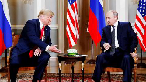 Den amerikanske presidenten, Donald Trump (til venstre) og den russiske presidenten Vladimir Putin møtes i Helsingfors i Finland mandag 16 juli.