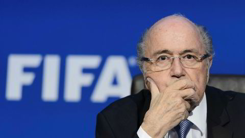 Den korrupsjonssiktdede Fifa-presidenten Sepp Blatters sjebne avgjøres mandag.