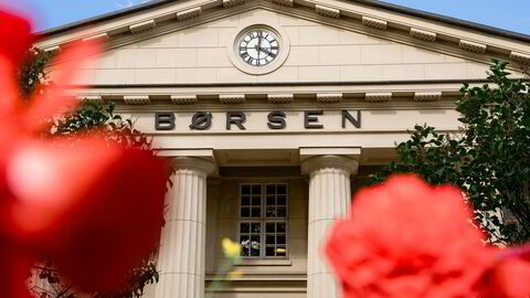 Solen skinner på Oslo Børs.