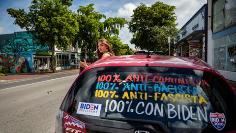 I bydelen Little Havana i Miami har Sofia Hidalgo brukt maling og tusj på bilen for å drive valgkamp. Unge velgere i det kubanske miljøet er mer positiv til Biden enn foreldrene.