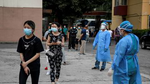 Kinesiske helsemyndigheter melder om nedgang i antall nye koronasmittede i hovedstaden Beijing etter at strenge smitteverntiltak er innført i byen. Det foretas massetesting av alle som har vært i nærheten av et marked.